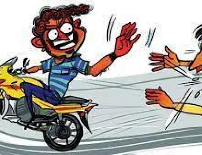 ಬೈಕ್‌ನ ಸೈಡ್ ಬ್ಯಾಗನಲ್ಲಿಟ್ಟಿದ್ದ ಎರಡು ಲಕ್ಷ ರೂ.ಕಳ್ಳತನ : ಪರಾರಿ