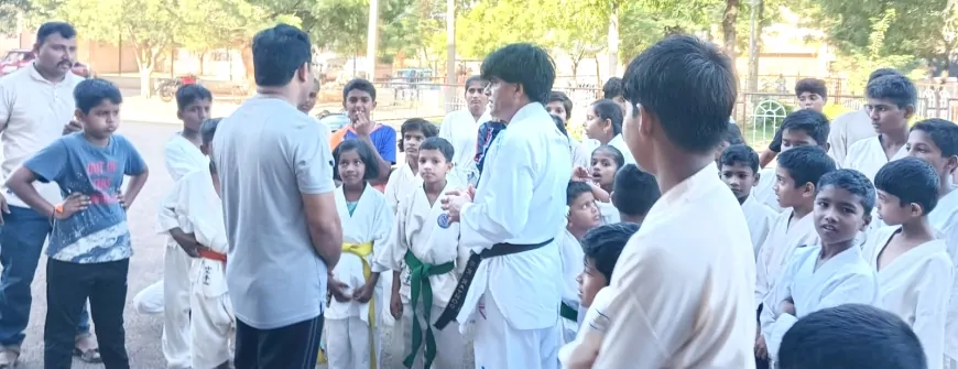 ಕರಾಟೆ ವಿದ್ಯಾರ್ಥಿಗಳಿಗೆ ಹುರಿದುಂಬಿಸಿದ ಅಪರ ಜಿಲ್ಲಾಧಿಕಾರಿ