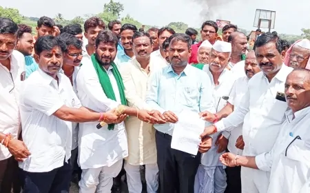 ಐತಿಹಾಸಿಕ ದೇವಣಗಾಂವ ಉಳಿಕೆ ರಸ್ತೆ ತಡೆದು ಬೃಹತ್ ಪ್ರತಿಭಟನೆ