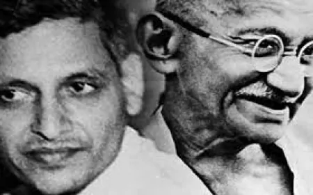 ಗಾಂಧಿಯನ್ನು ಖಳನಾಯಕನನ್ನಾಗಿ, ಗೋಡ್ಸೆಯನ್ನು ನಾಯಕನನ್ನಾಗಿ ಬಿಂಬಿಸುವ ಯತ್ನ