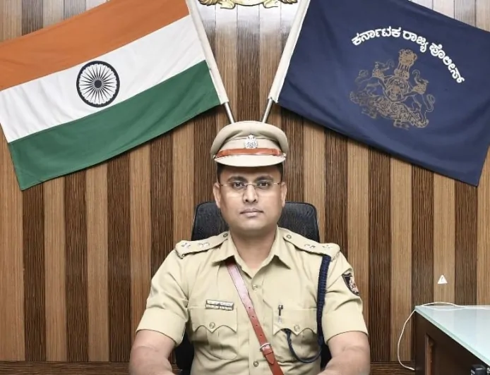 ಗಣಪತಿ ಚೌಕ್ ನಲ್ಲಿ ಅಳವಡಿಸಿದ್ದ ಗ್ಲಾಸ್ ಗೆ ಕಲ್ಲು ಎಸೆತ : ಆರೋಪಿ ಬಂಧನ -ಎಸ್ಪಿ ಸೋನಾವಣೆ