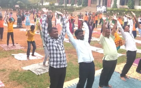 ಆಲಮಟ್ಟಿ ಹಳಕಟ್ಟಿ ಪ್ರೌಢಶಾಲೆಯಲ್ಲಿ ಯೋಗ ಕಲರವ : ಯೋಗ ಕಸರತ್ತಿನಲ್ಲಿ ಮಿಂದ ಗುರು-ಶಿಷ್ಯರು