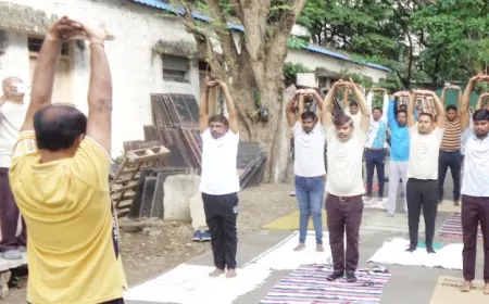 ಸಂಸ್ಥೆ ಮುದ್ರಣಾಲಯದಲ್ಲಿ ಯೋಗಾಸನ