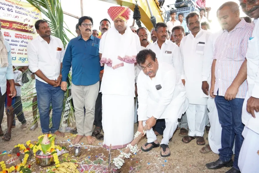 ಸಂಗಾಪುರ ಎಸ್. ಎಚ್ ಬಳಿ ಜಿನುಗು ಕೆರೆಗೆ ಸಚಿವ ಎಂ. ಬಿ. ಪಾಟೀಲ ಭೂಮಿಪೂಜೆ