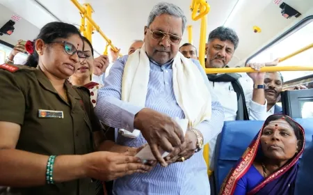 ರಾಜ್ಯದ ಮಹಿಳೆಯರಿಗೆ ಉಚಿತಪ್ರಯಾಣ ಕಲ್ಪಿಸಿದ ಶಕ್ತಿ ಯೋಜನೆ : 500ನೇ ಕೋಟಿ ಮಹಿಳೆಗೆ ಸಾಂಕೇತಿಕವಾಗಿ ಟಿಕೆಟ್ ವಿತರಿಸಿದ ಮುಖ್ಯಮಂತ್ರಿ