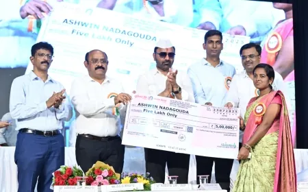 ಅಸಂಘಟಿತ ಕಾರ್ಮಿಕರಿಗೆ ಸ್ಮಾರ್ಟ್ ಕಾರ್ಡ್ ವಿತರಿಸಿದ ಸಚಿವ ಸಂತೋಷ ಲಾಡ್