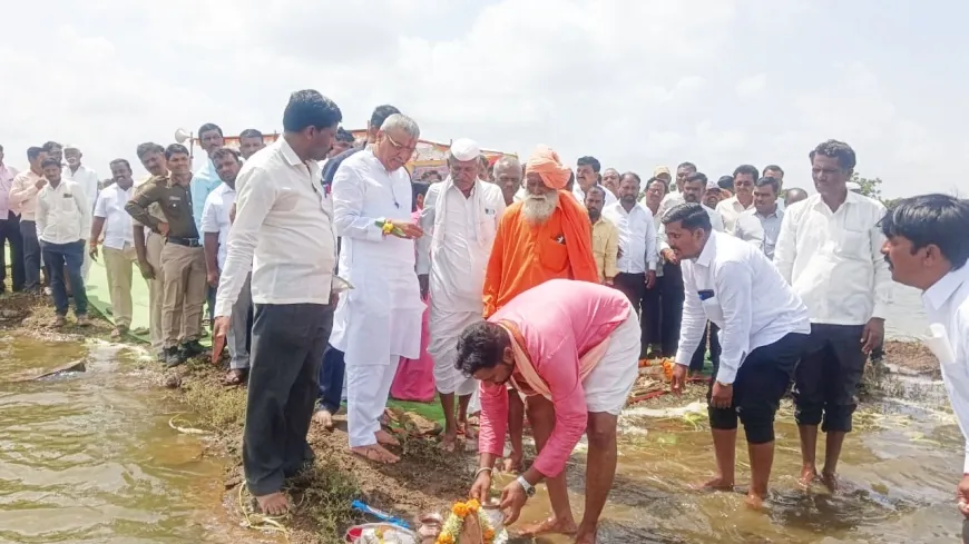ಶಾಸಕರಿಂದ ಕೆರೆಗಳಿಗೆ ಬಾಗಿನ ಅರ್ಪಣೆ