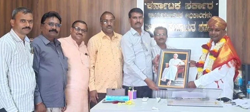 ಜಿಲ್ಲಾ ಸರ್ವೋತ್ತಮ ಸೇವಾ ಪ್ರಶಸ್ತಿ ವಿಜೇತ ಖಡಗೆಕರಗೆ ಸನ್ಮಾನ