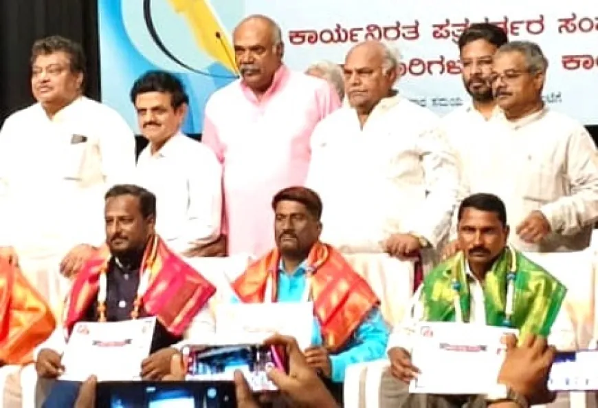 ಭೀರಪ್ಪ ಹೊಸೂರಗೆ ಜಿಲ್ಲಾ ಪತ್ರಕರ್ತರ ಪ್ರಶಸ್ತಿ ಪ್ರಧಾನ
