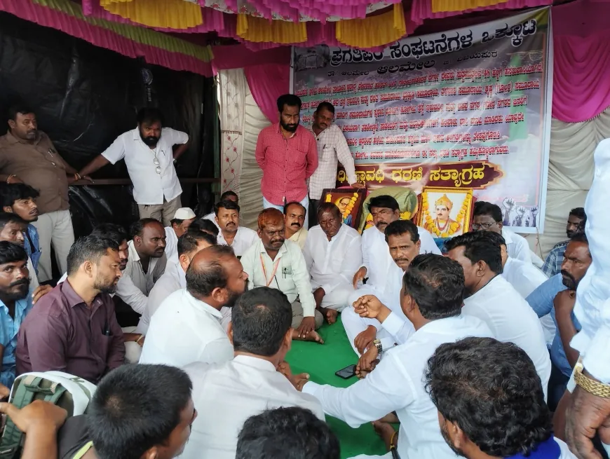 ಧರಣಿ ಸತ್ಯಾಗ್ರಹಕ್ಕೆ ಅಭೂತಪೂರ್ವ ಬೆಂಬಲ : ದರ್ಗಾಕ್ಕೆ ತೆರಳುವ ರಸ್ತೆ ಅತಿಕ್ರಮಣ ತೆರವಿಗೆ ಒತ್ತಾಯ