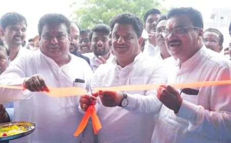 ಸಿಂದಗಿಯಲ್ಲಿ ಸ್ವರಾಜ್ ಟ್ರ್ಯಾಕ್ಟರ್ ಶೋ ರೂಂ ಉದ್ಘಾಟಿಸಿದ ಸಚಿವ ಎಂ ಬಿ ಪಾಟೀಲ್, ಶಾಸಕ ಮನಗೂಳಿ