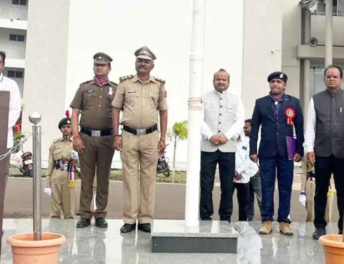 ಯುವ ಭಾರತದ ಶಕ್ತಿ ಜಗತ್ತಿಗೆ ತೋರಿಸಲು ವಿದ್ಯಾರ್ಥಿಗಳು ಸಂಶೋಧನೆಯಲ್ಲಿ ತೊಡಗಿಸಿಕೊಳ್ಳಿ : ಪ್ರಾಚಾರ್ಯ ಡಾ.ಎಸ್.ಬಿ. ಕಮತಿ