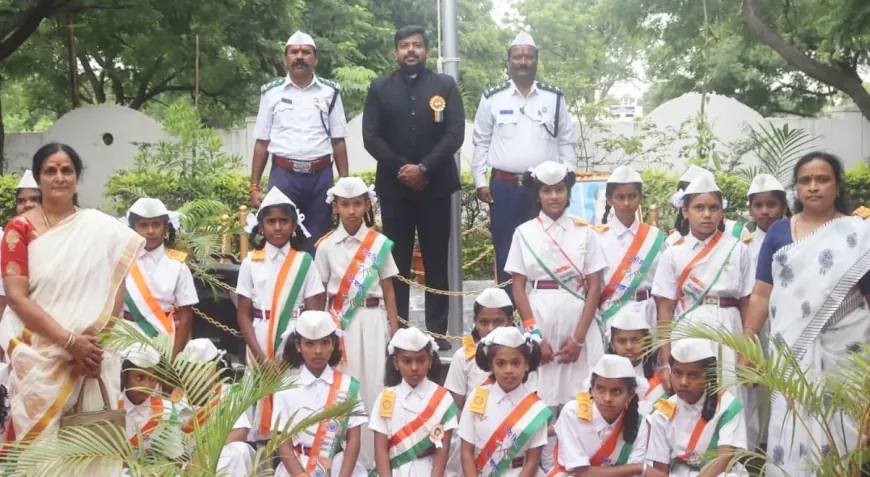 ಸಂವಿಧಾನದ ಆಶಯದಂತೆ ನಡೆದುಕೊಳ್ಳೋಣ : ಜಿ.ಪಂ ಮುಖ್ಯ ಕಾರ್ಯನಿರ್ವಾಹಕ ಅಧಿಕಾರಿ ರಿಷಿ ಆನಂದ