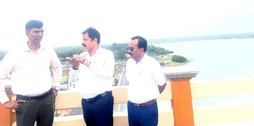 ಆಲಮಟ್ಟಿಗೆ ಡಿಸಿ ಡಾ.ಆನಂದ ಕೆ. ಭೇಟಿ : ಮಳೆಯಿಂದ ಬೆಳೆ ಹಾನಿ ಕುರಿತು ಶೀಘ್ರ ಜಂಟಿ ಸಮೀಕ್ಷೆ